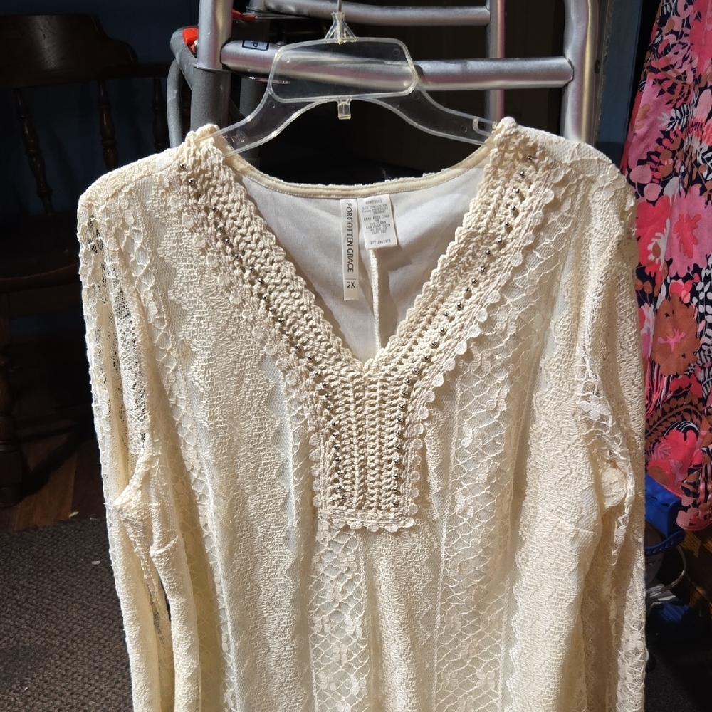 FORGOTTEN GRACE Size 2X - Crochet Trim Cream Lace V-Neck Top